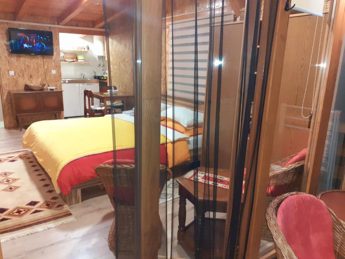 Obiteljski Apartman Borovi ヴィソコ エクステリア 写真