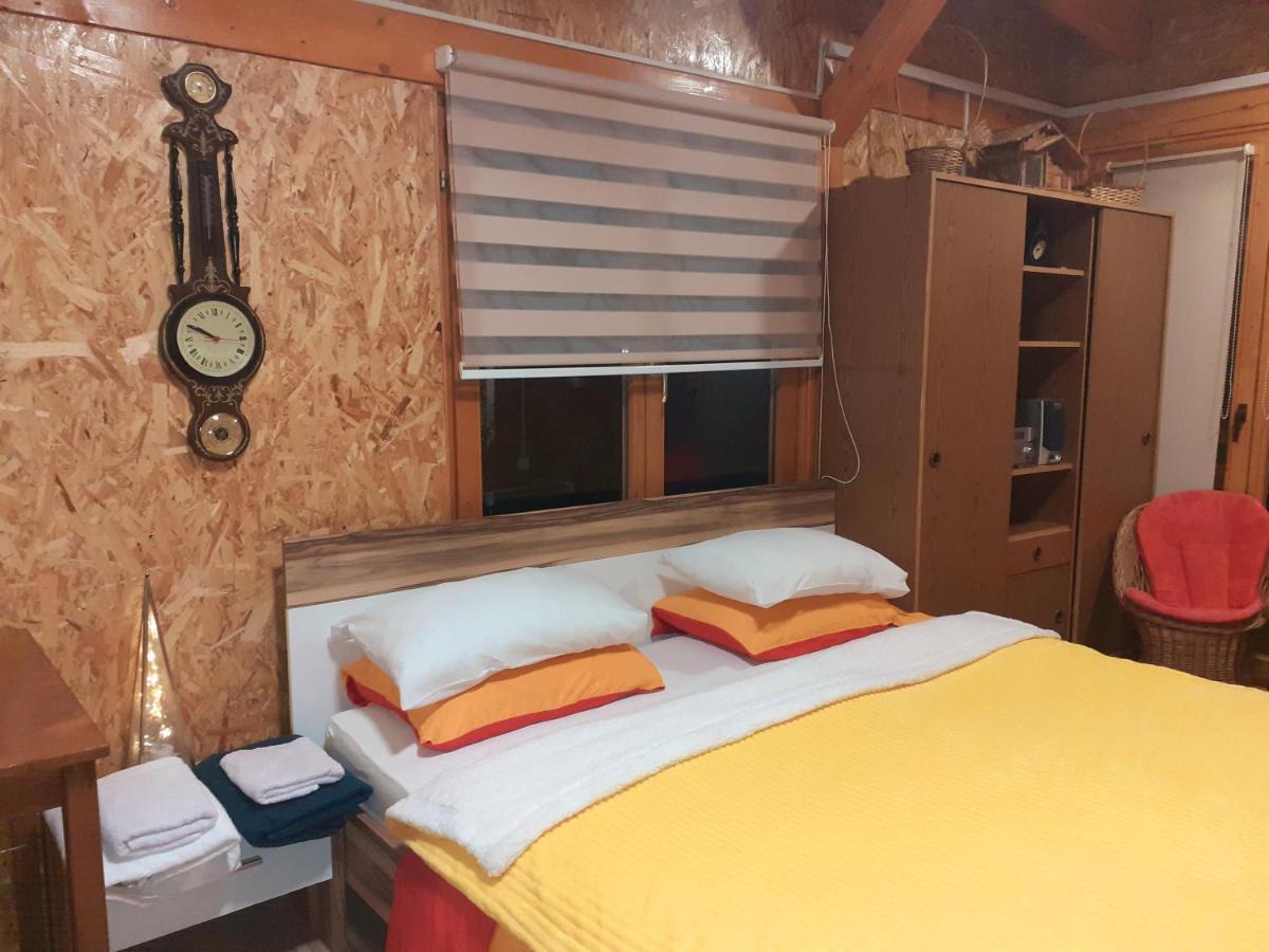 Obiteljski Apartman Borovi ヴィソコ エクステリア 写真