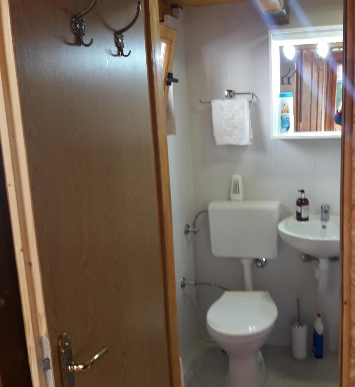 Obiteljski Apartman Borovi ヴィソコ エクステリア 写真